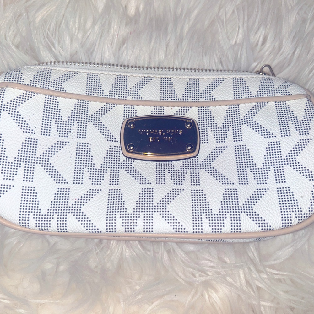 MICHAEL Michael Kors White and Light Pink MK Logo Cosmetic Case